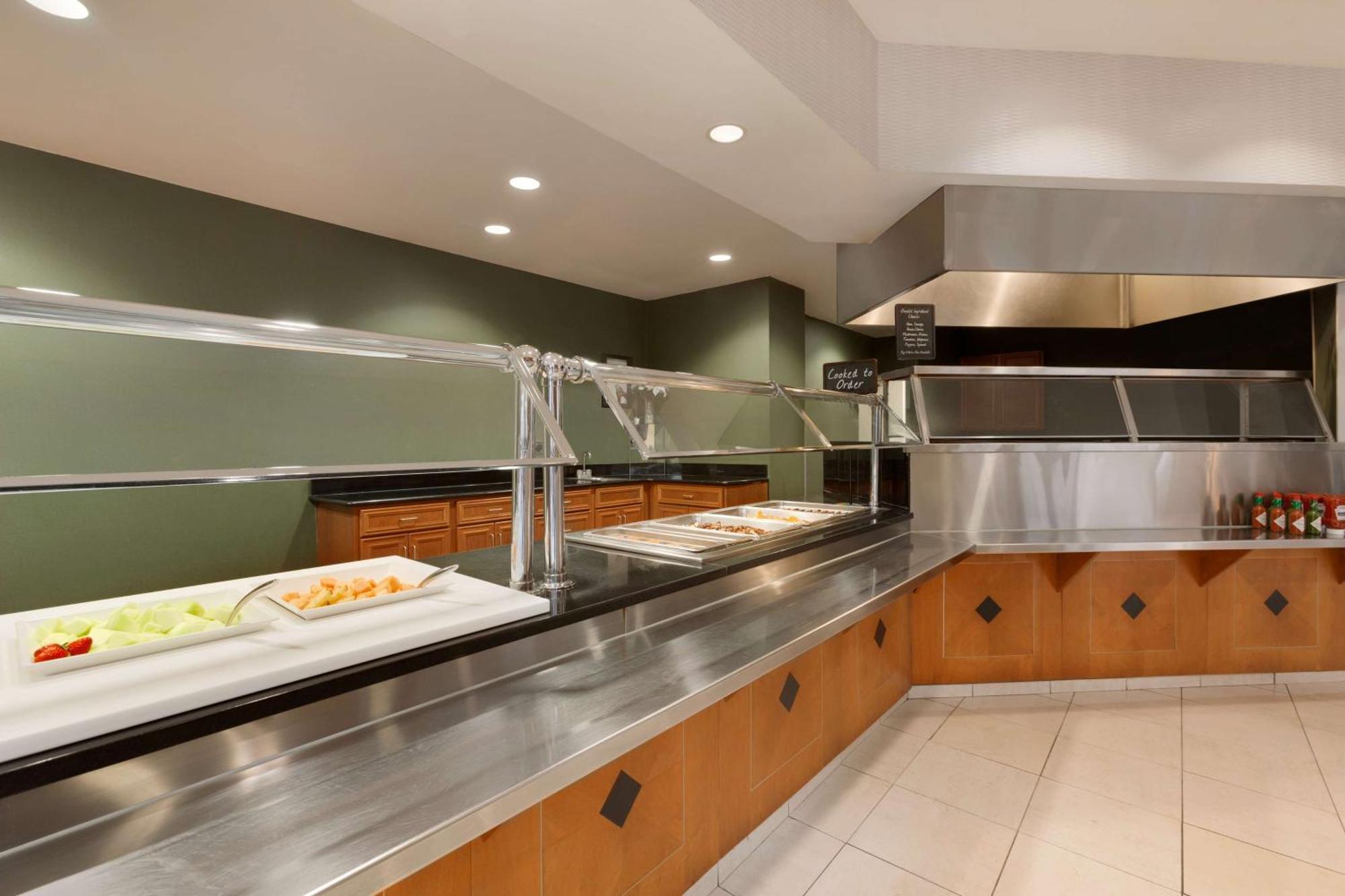 Embassy Suites Newark - Wilmington/South Экстерьер фото